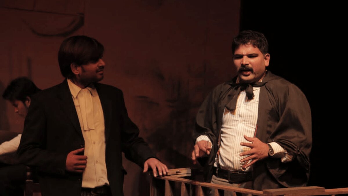Khamosh Adalat Jari Hai